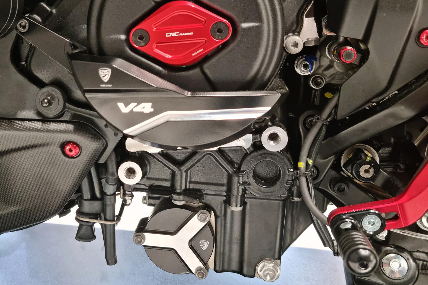 PR329 - CNC Racing - Oil Filter Protector - Diavel V4