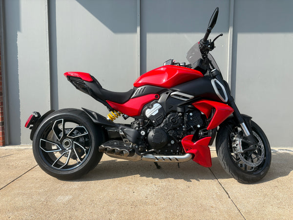 PREMIUM PREOWNED 2024 Ducati Diavel V4 (2170)
