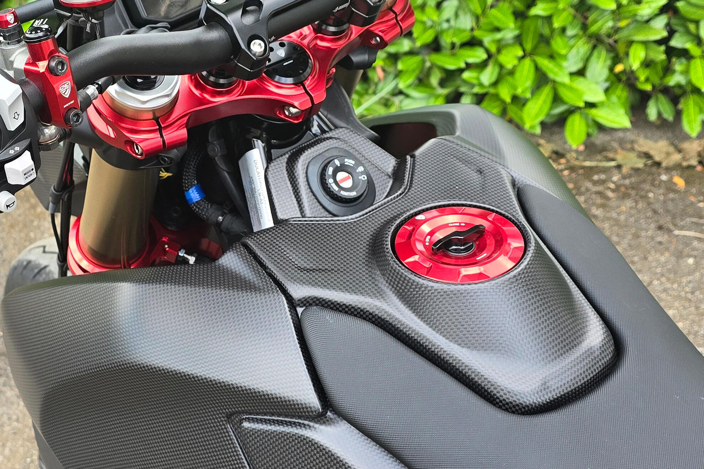 ZA269Y - CNC Racing Carbon Fiber Fuel Tank Top Cover for the Ducati Hypermotard 698 Mono