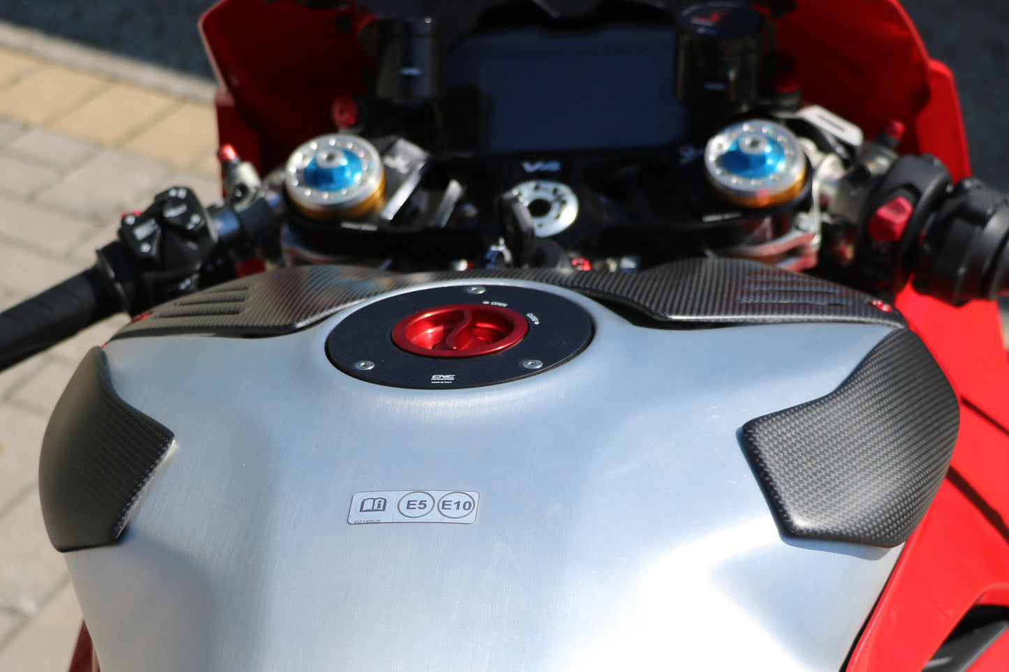 ZP112Y - CNC Racing Carbon Fiber/Kevlar Fuel Tank Slider Kit for Ducati Panigale V4 / S / R / Speciale (18-21) and Streetfighter V4 (20-22)