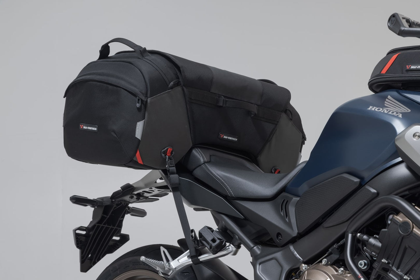 BC.HTA.00.301.30000 - SW-MOTECH - PRO Travelbag tail bag - 1680D Ballistic Nylon /Anthracite 65 l - BLACK