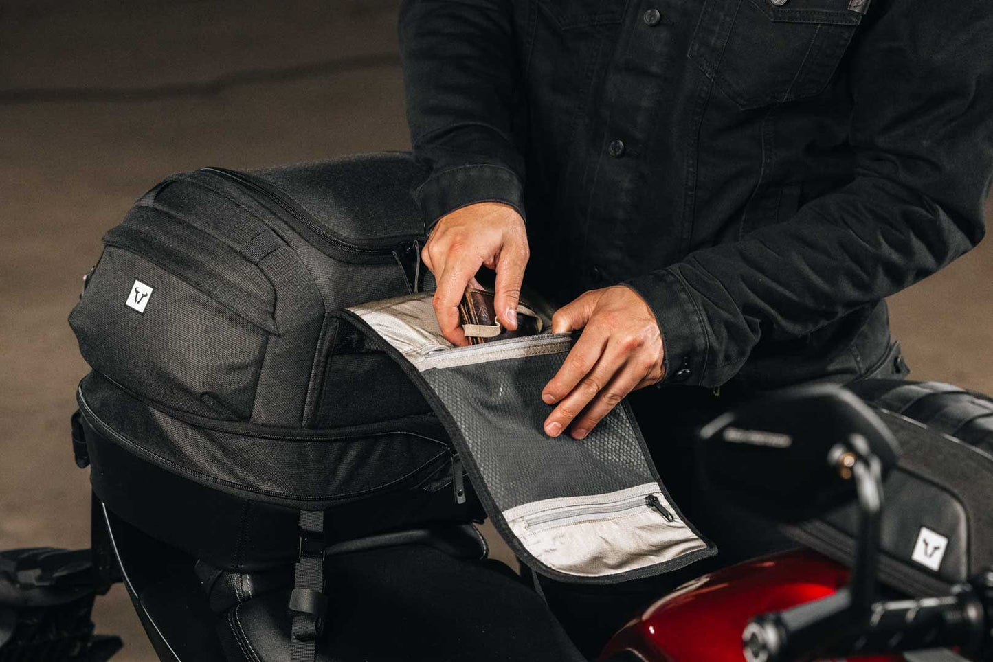 BC.HTA.00.406.20000 - SW-MOTECH - Legend Gear tail bag LR4 - 18-25 l - BLACK