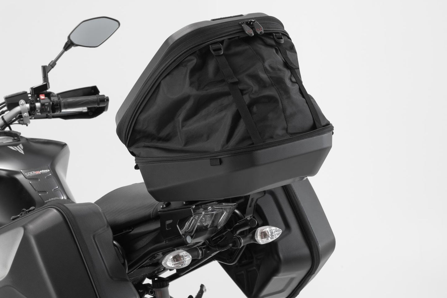 BC.HTA.00.677.21000/B - SW-MOTECH - URBAN ABS top case - 16-29 l DHV system ABS plastic - BLACK