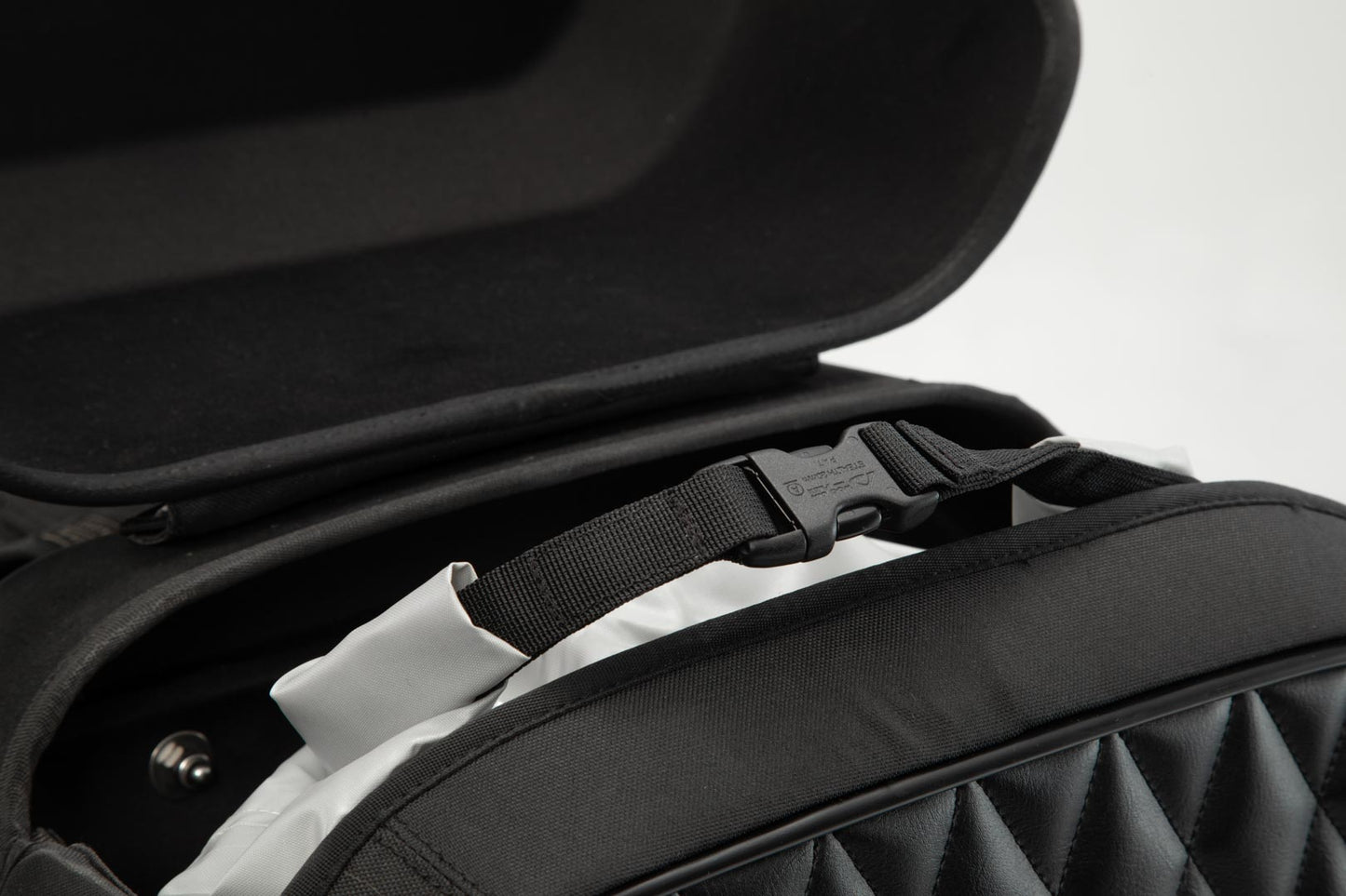 BC.HTA.00.682.11100 - SW-MOTECH - Legend Gear side bag LH1 - 19,5 l 600D Polyester/Leatherette For SLH left