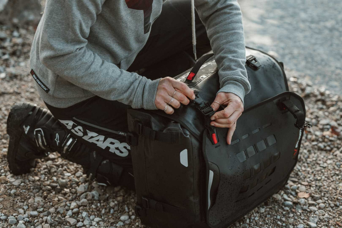 BC.SYS.00.006.12000L - SW-MOTECH - SysBag WP L with left adapter plate - 27-40l Waterproof For side carriers/carriers