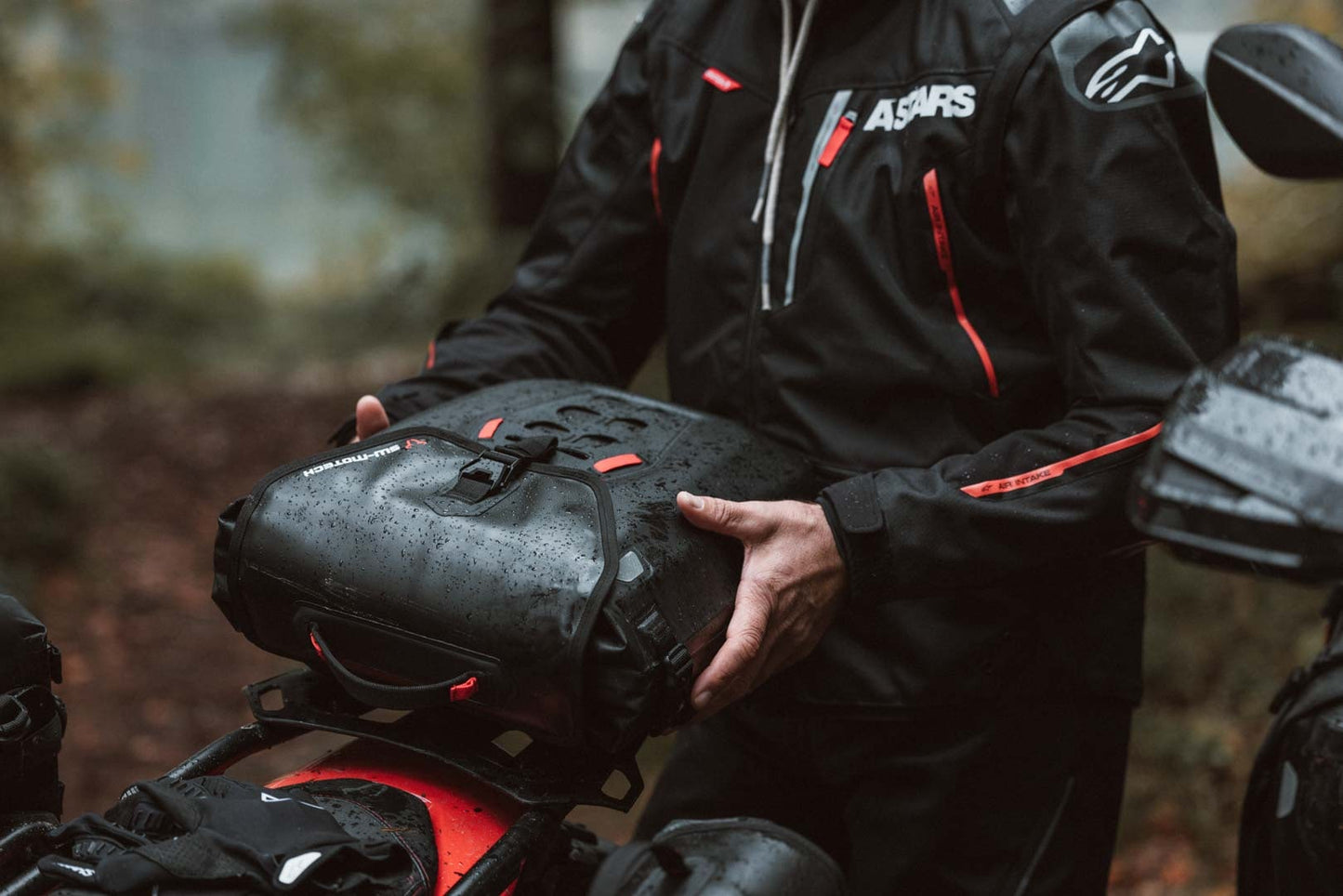 BC.SYS.00.005.12000R - SW-MOTECH - SysBag WP M with right adapter plate - 17-23l Waterproof For side carriers