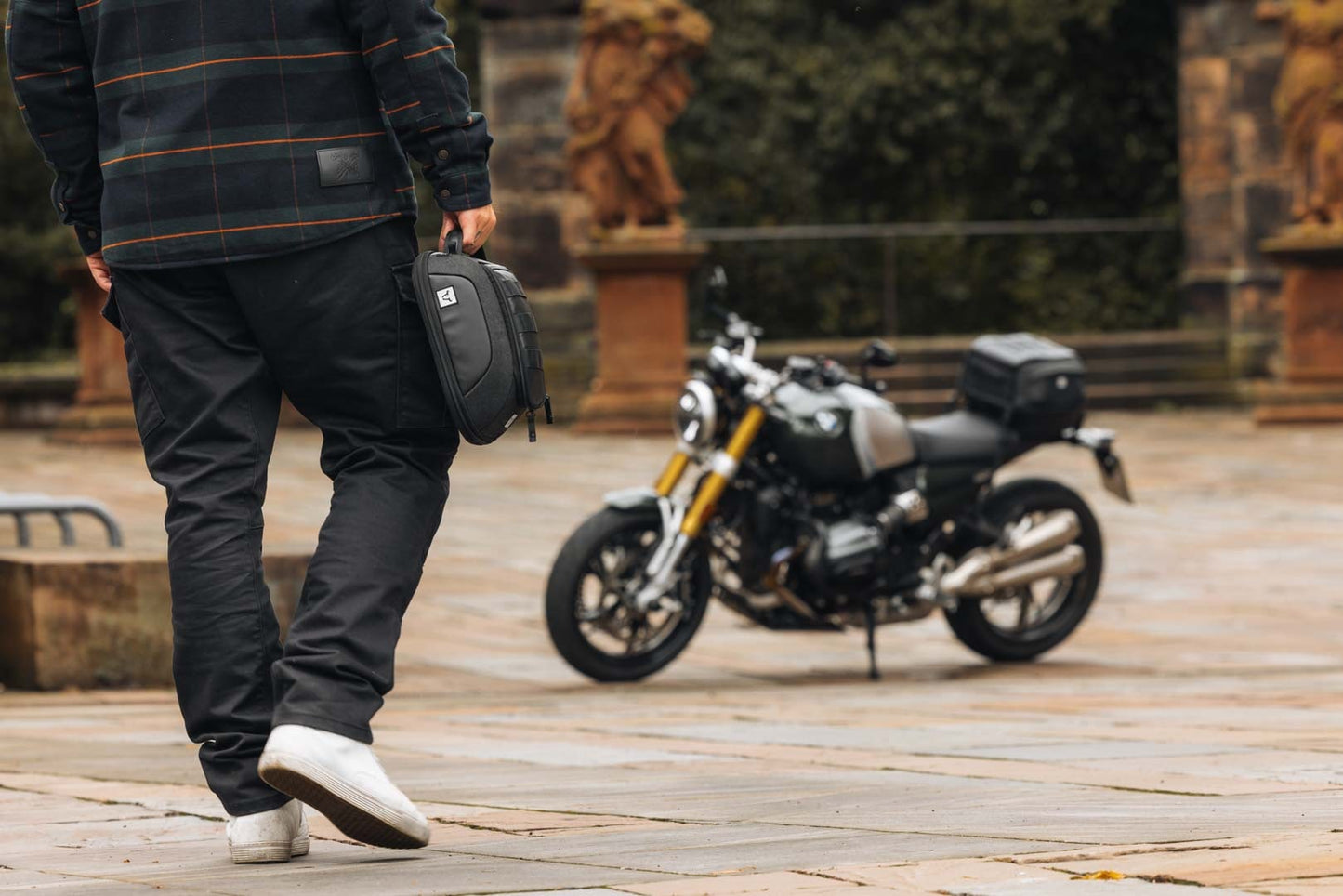 BC.TRS.00.411.20000 - SW-MOTECH - Legend Gear Tank Bag LT3