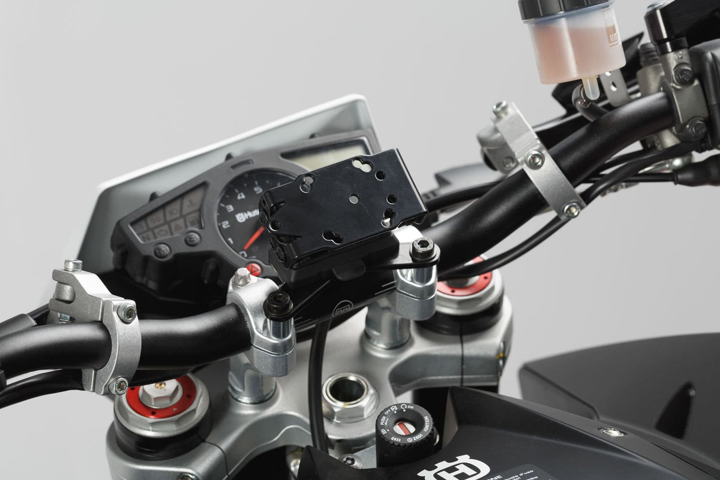 GPS.07.646.10600/B - SW-MOTECH - GPS mount for handlebar - Shock absorbent - BLACK