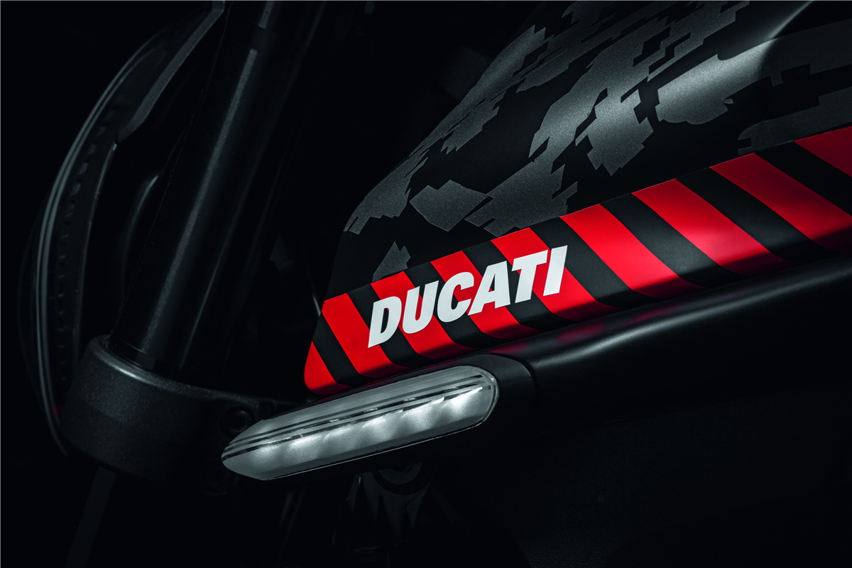 96681221AA - Pair of Front Integrated Dynamic LED Turn Signals - Monster (937)