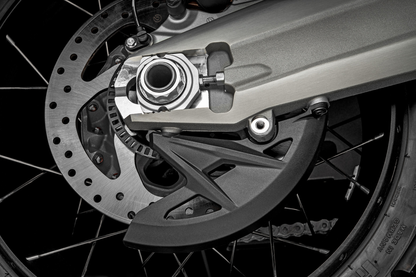 97180371A - REAR BRAKE DISC PROTECTION