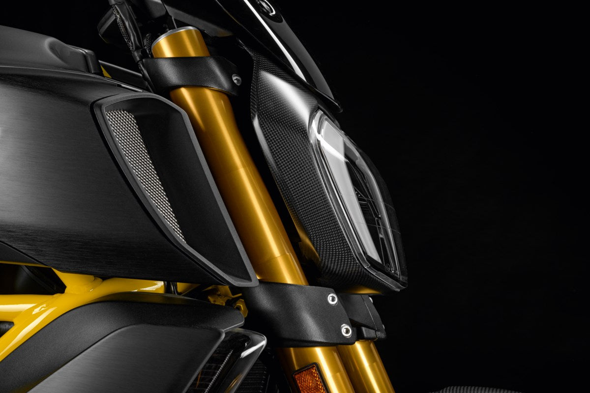 96981191A - Carbon Headlight Frame Diavel 1260 / 1260S