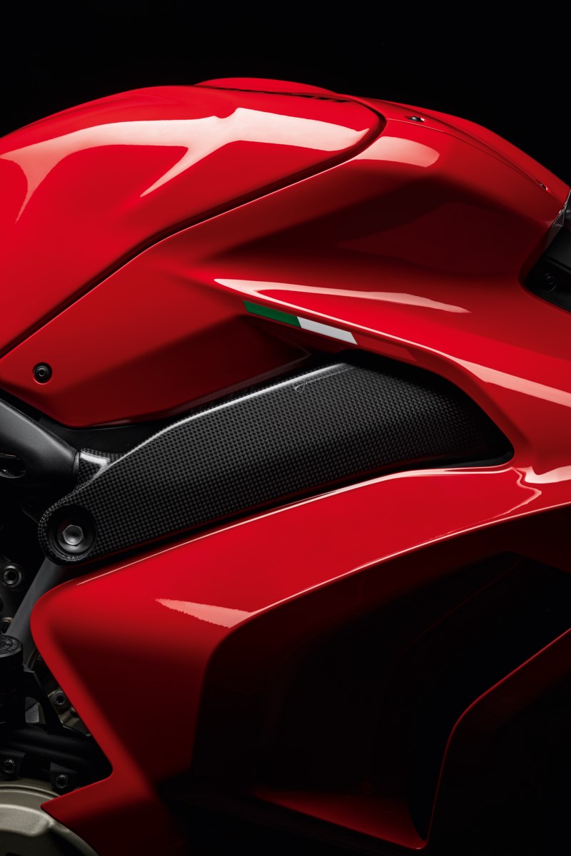 96981292AA - Carbon frame cover for Panigale V4 or Streetfighter
