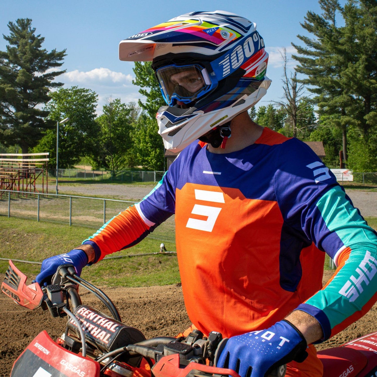 SHOEI - VFX-EVO Pinnacle - WHITE/BLUE/ORANGE (TC8)