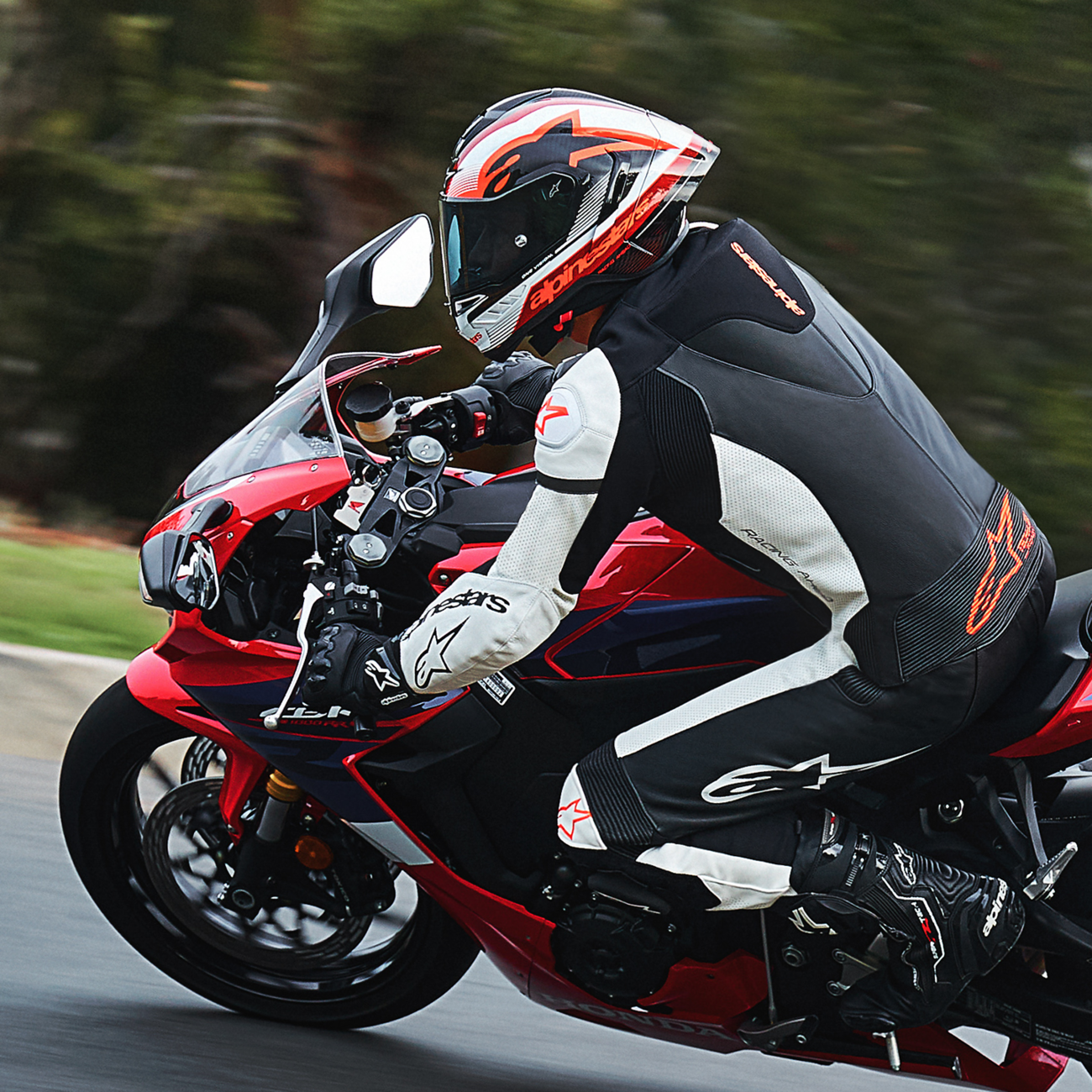 CLOSEOUT OS - Alpinestars - Supertech R10 Helmet - Team - Blk/Red/Wht - Size L