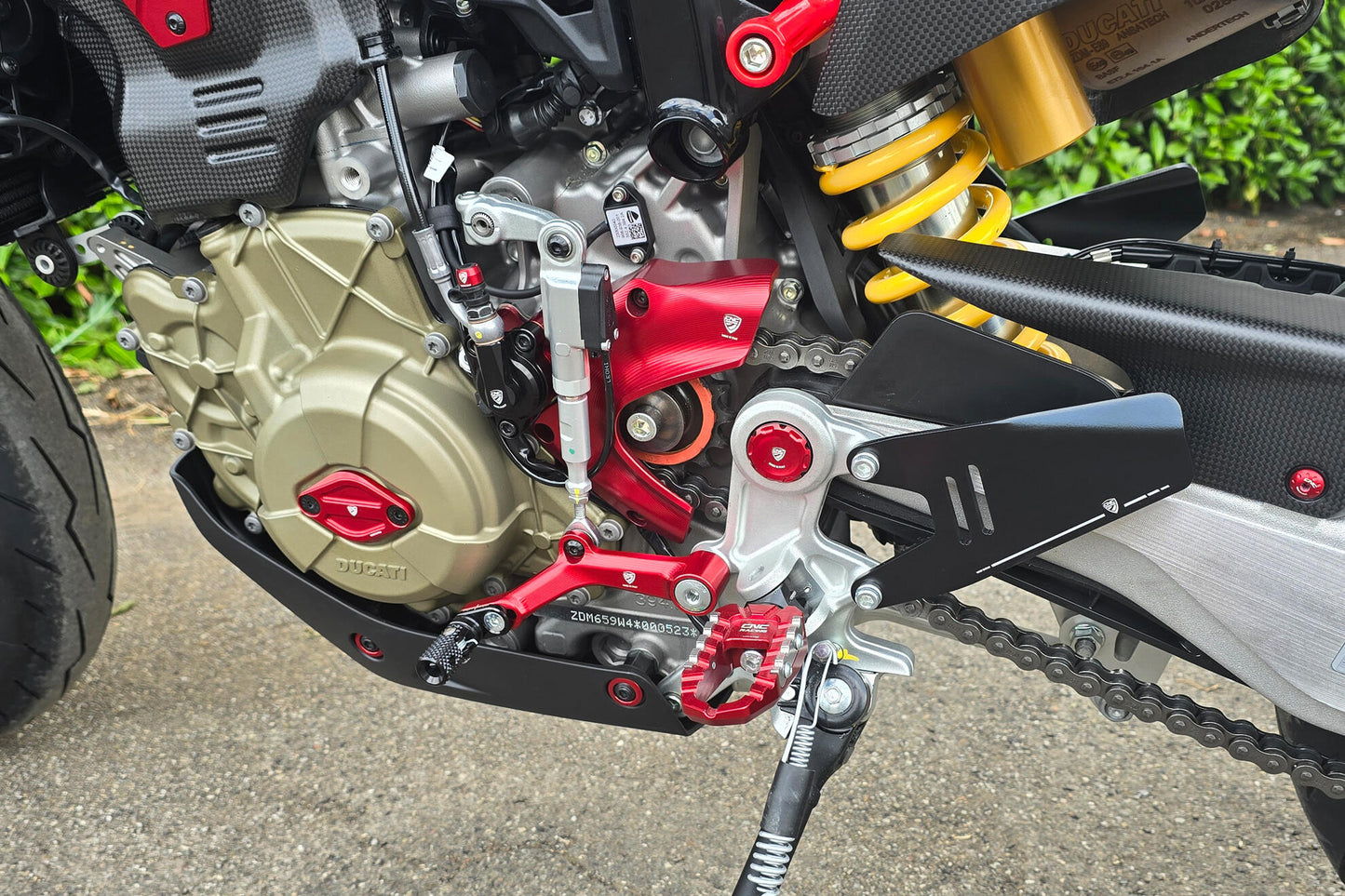 PEC09 - CNC Racing SLIDE Adjustable Shift Lever Kit for Ducati Hypermotard 698 Mono