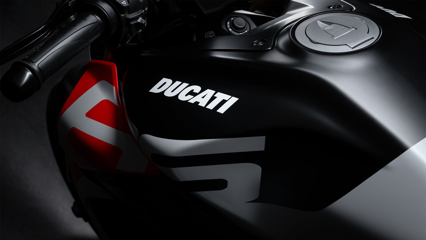 2026 Ducati Diavel V4 RS