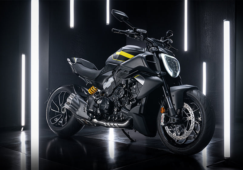 2025 Ducati Diavel V4 - Black Roadster