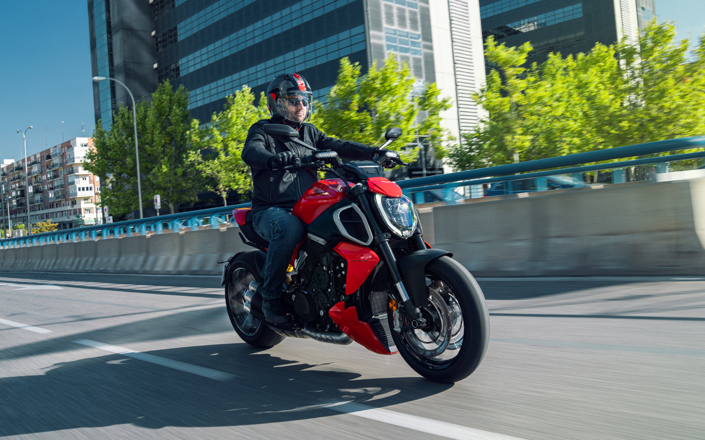 2025 Ducati Diavel V4 - Red