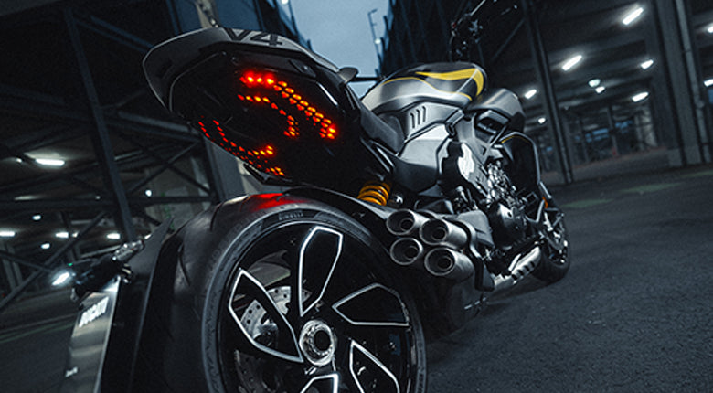 2025 Ducati Diavel V4 - Black Roadster