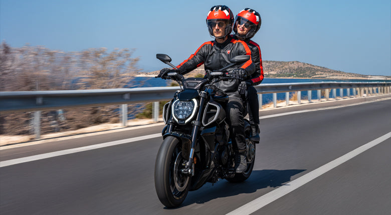 2025 Ducati Diavel V4 - Black Roadster