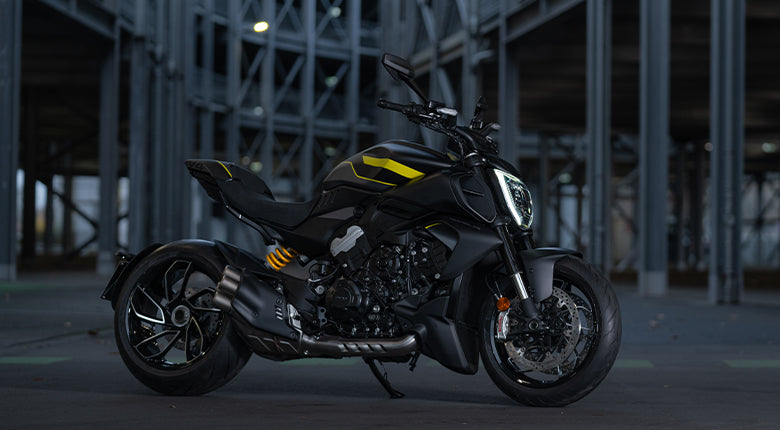 2025 Ducati Diavel V4 - Black Roadster