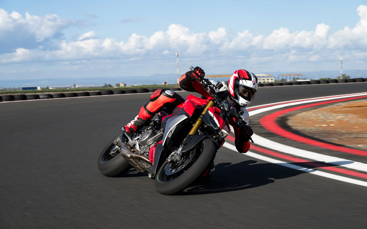 2025 Ducati Streetfighter V2 - Red