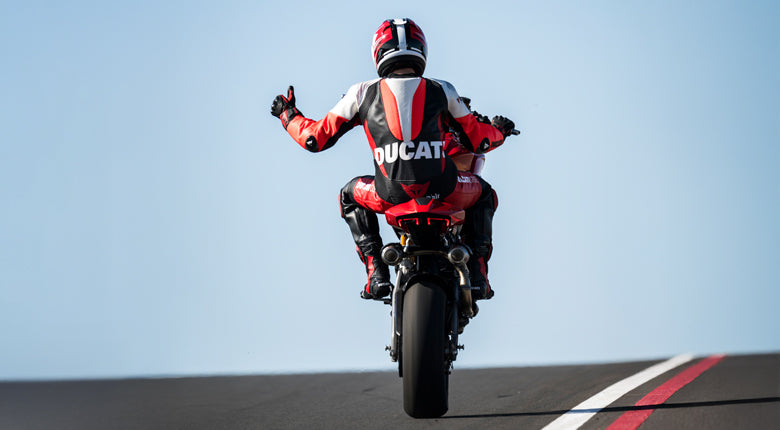 2025 Ducati Streetfighter V2 - Red