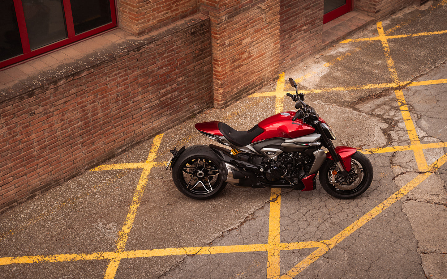 2025 Ducati XDiavel V4 - Burning Red