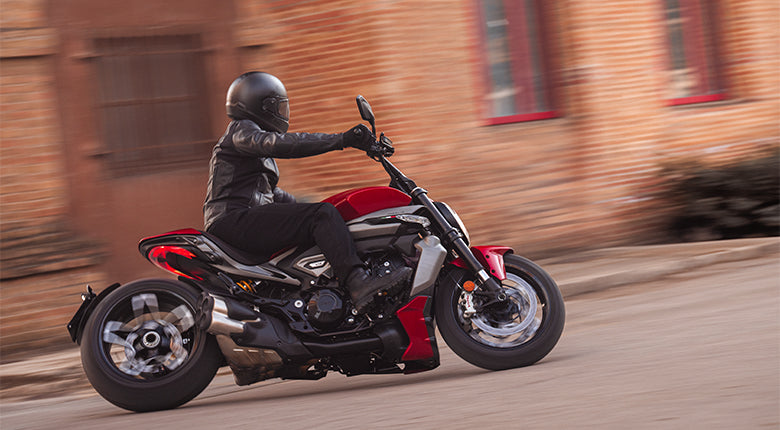 2025 Ducati XDiavel V4 - Burning Red