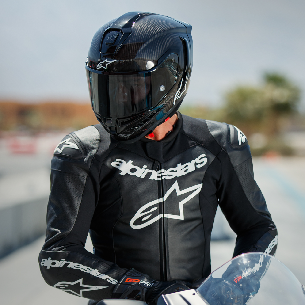 CLOSEOUT OS - Alpinestars - Supertech R10 Helmet - Solid - Carbon Black - Size S