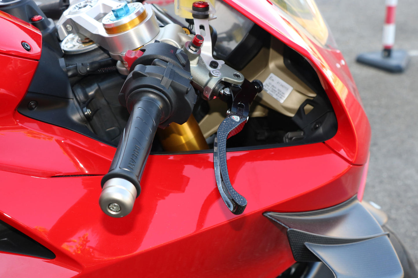 LBR04K - CNC Racing Carbon Fiber / Billet RACE Folding Adjustable Brake Lever for Ducati / MV Agusta F4 RR/RC - 190mm