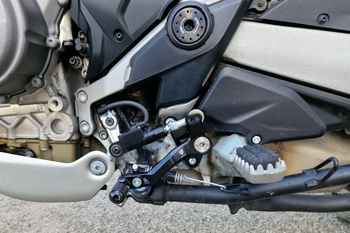 PEC06 - CNC Racing SLIDE Adjustable Shift Lever Kit for Ducati Multistrada V4 (all)