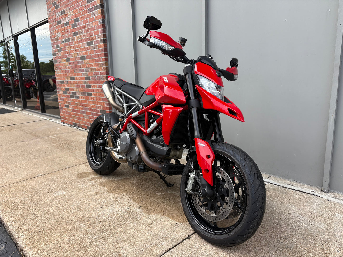 PREMIUM PREOWNED 2022 Ducati Hypermotard 950 (2033)
