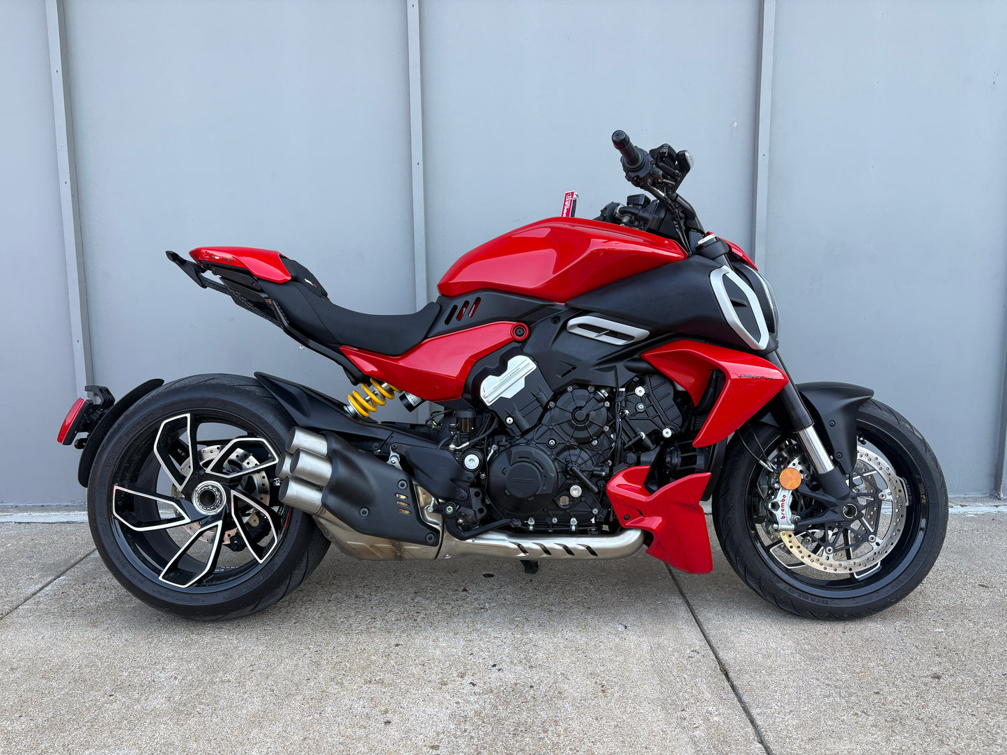 PREMIUM PREOWNED 2023 Ducati Diavel V4 (2136)