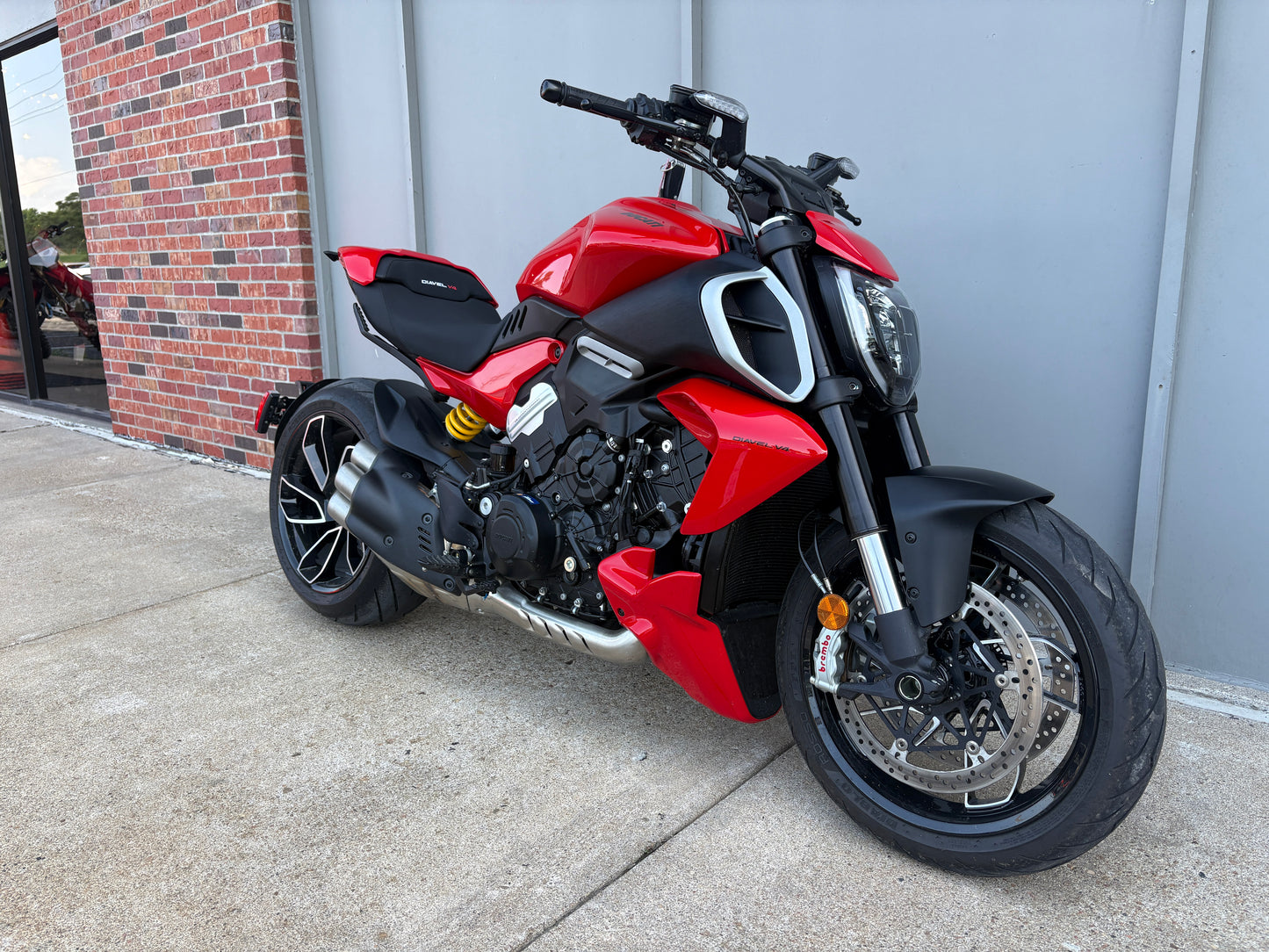 PREMIUM PREOWNED 2023 Ducati Diavel V4 (2136)