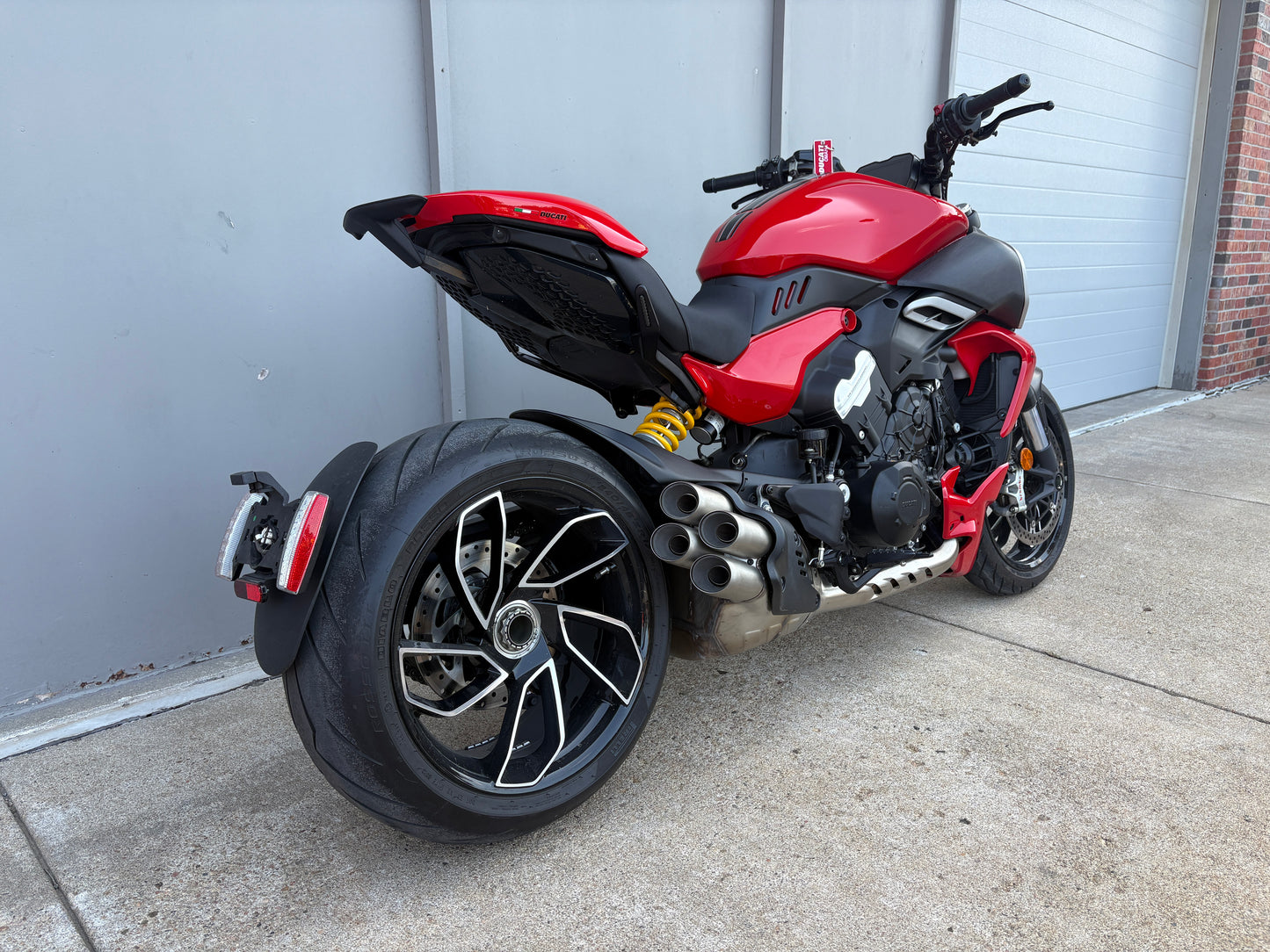 PREMIUM PREOWNED 2023 Ducati Diavel V4 (2136)