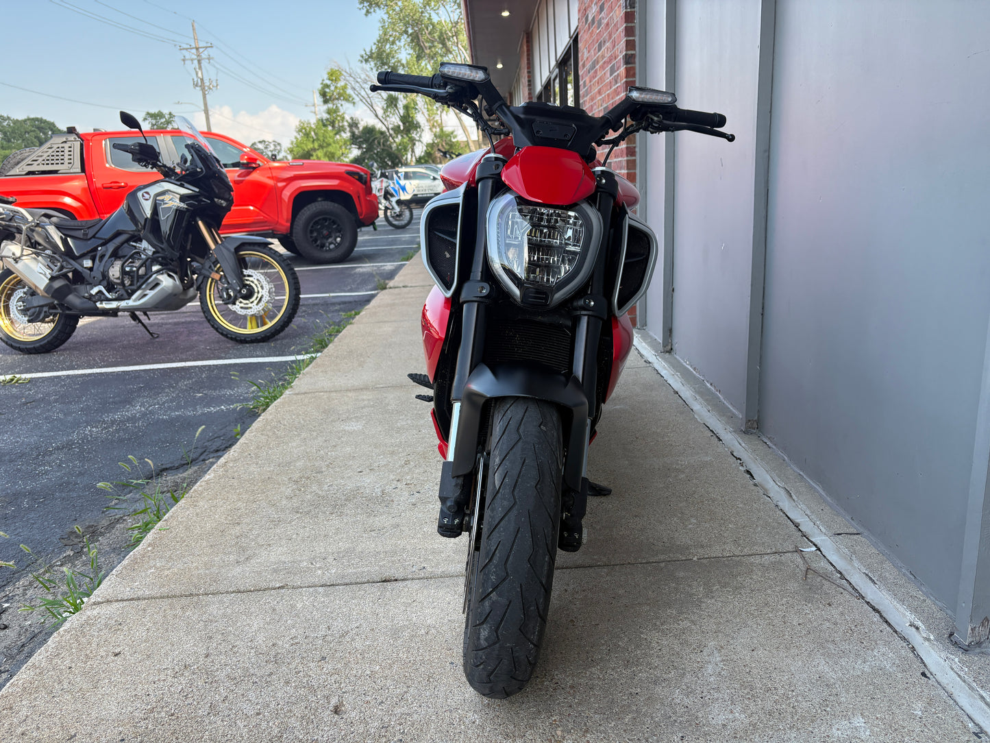 PREMIUM PREOWNED 2023 Ducati Diavel V4 (2136)
