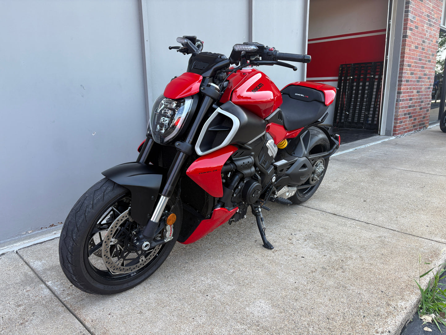 PREMIUM PREOWNED 2023 Ducati Diavel V4 (2136)