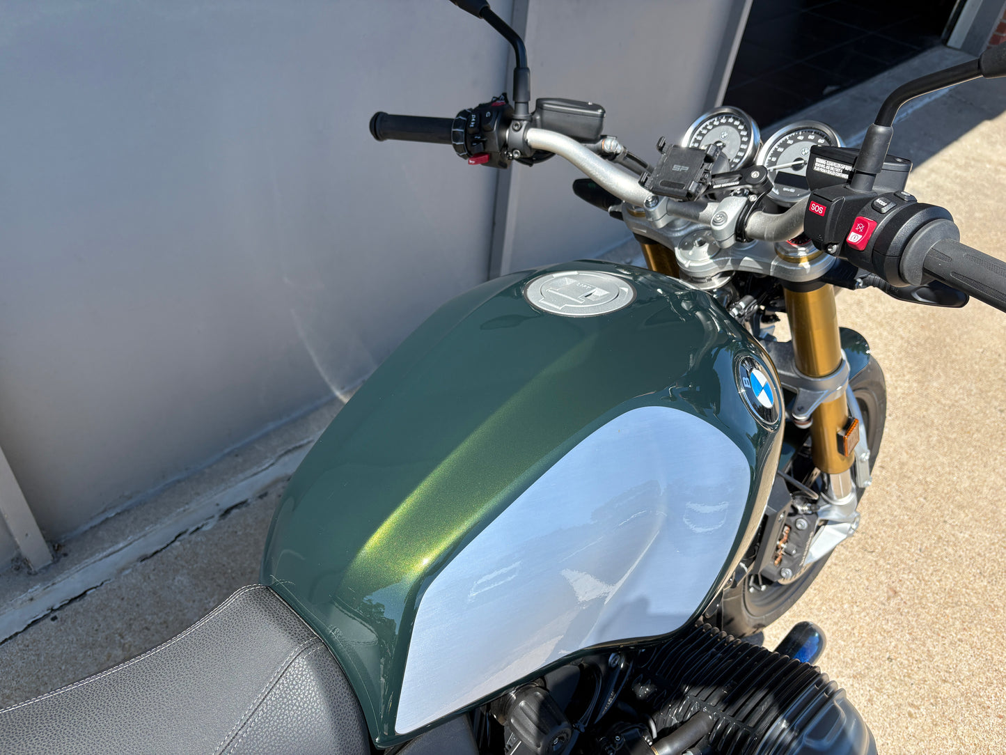 PREMIUM PREOWNED 2025 BMW R12 nineT (2525)