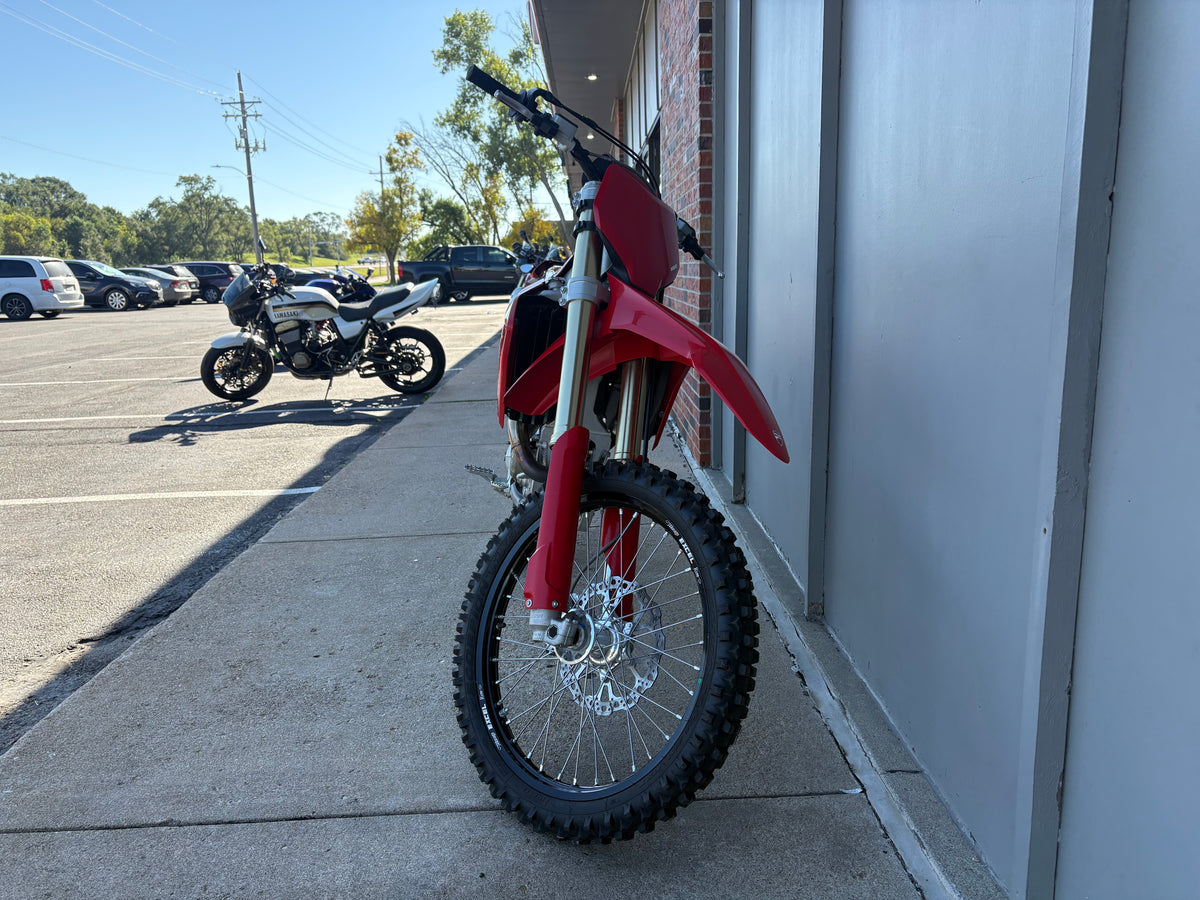 PREMIUM PREOWNED 2026 Ducati Desmo 450MX (2391)