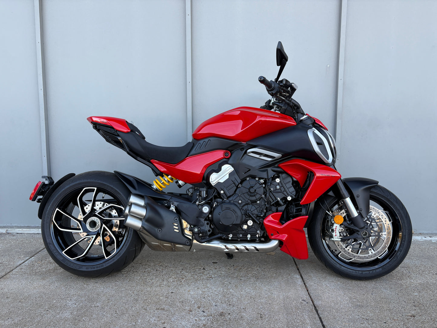 PREMIUM PREOWNED 2025 Ducati Diavel V4 (2343)