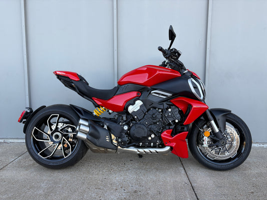 PREMIUM PREOWNED 2025 Ducati Diavel V4 (2343)