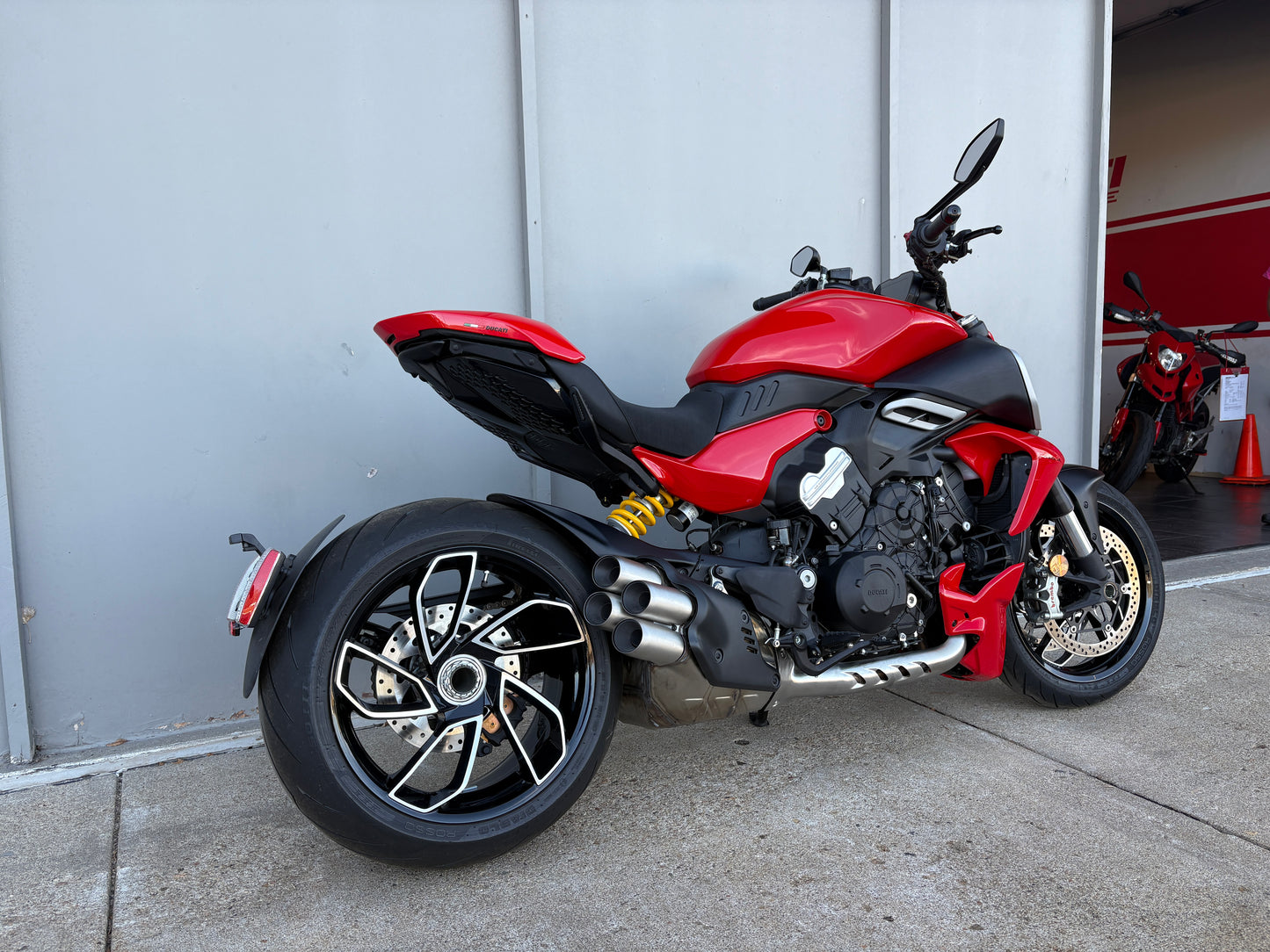 PREMIUM PREOWNED 2025 Ducati Diavel V4 (2343)
