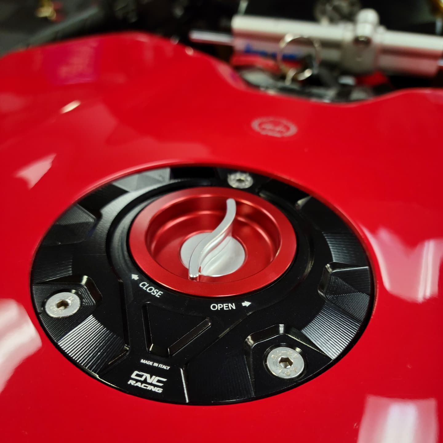 TSU02 - CNC Racing Bi-Color Aluminum Quick Release Center Plug For CNC Racing Gas Caps