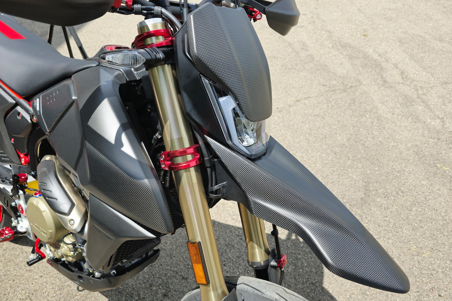 ZA267Y - CNC Racing Carbon Fiber Front Fender for the Ducati Hypermotard 698 Mono