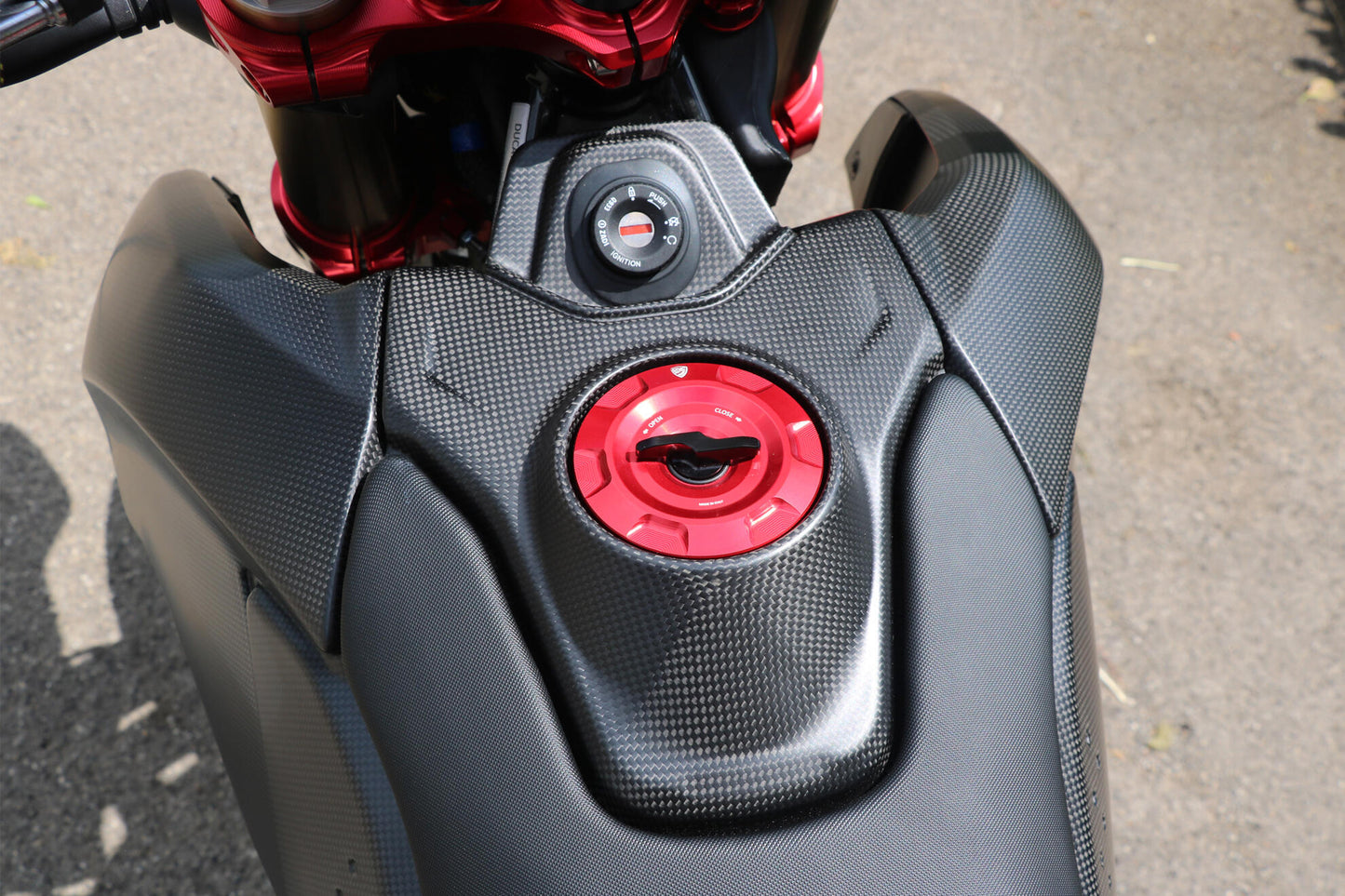ZA269Y - CNC Racing Carbon Fiber Fuel Tank Top Cover for the Ducati Hypermotard 698 Mono