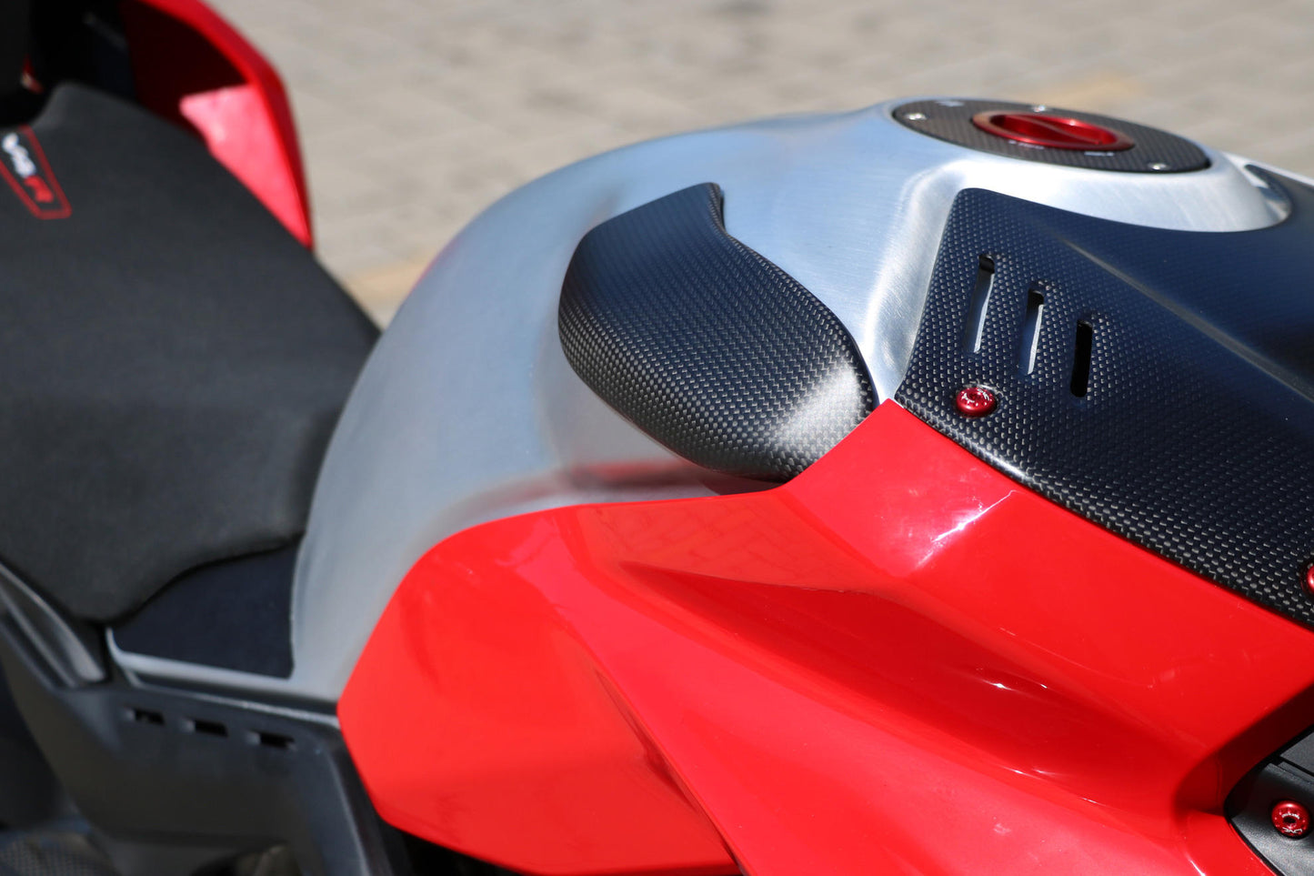 ZP112Y - CNC Racing Carbon Fiber/Kevlar Fuel Tank Slider Kit for Ducati Panigale V4 / S / R / Speciale (18-21) and Streetfighter V4 (20-22)