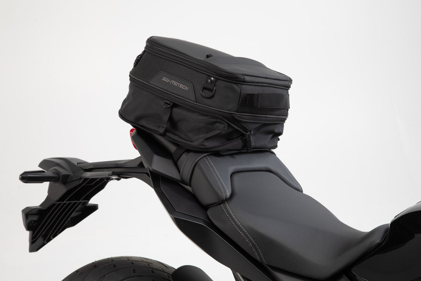 BC.HTA.00.201.10000 - SW-MOTECH - ION S tail bag - 7-15 l  600D Polyester / Soft-Vinyl - BLACK