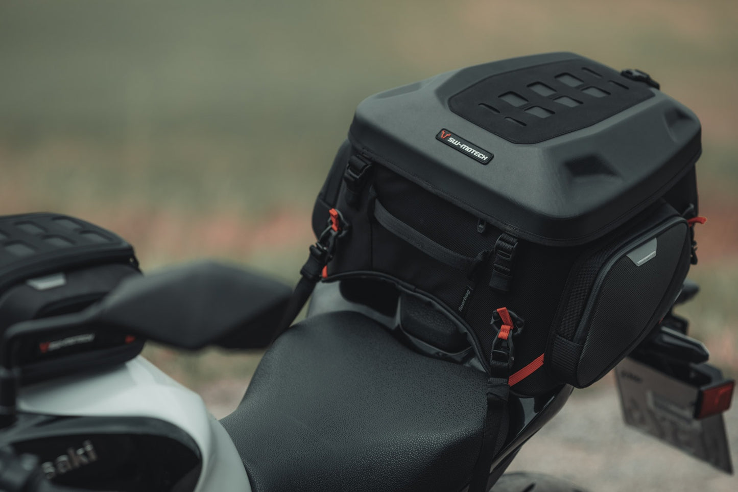BC.HTA.00.304.30000 - SW-MOTECH - PRO Rearbag tail bag - 1680D Ballistic Nylon /Anthracite 22-34 l - BLACK