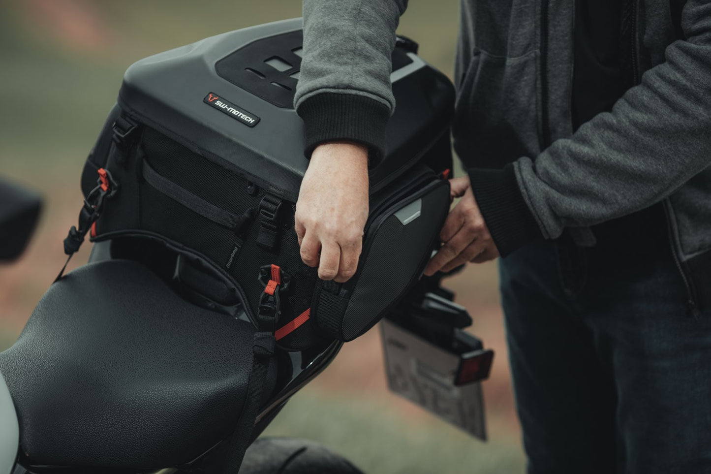 BC.HTA.00.304.30000 - SW-MOTECH - PRO Rearbag tail bag - 1680D Ballistic Nylon /Anthracite 22-34 l - BLACK